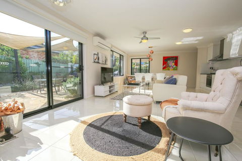 Bright Uptown - Yamba Accommodation 0