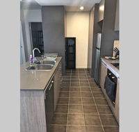 Bright Modern Stylish - Top Floor Apt - Woden - Yamba Accommodation