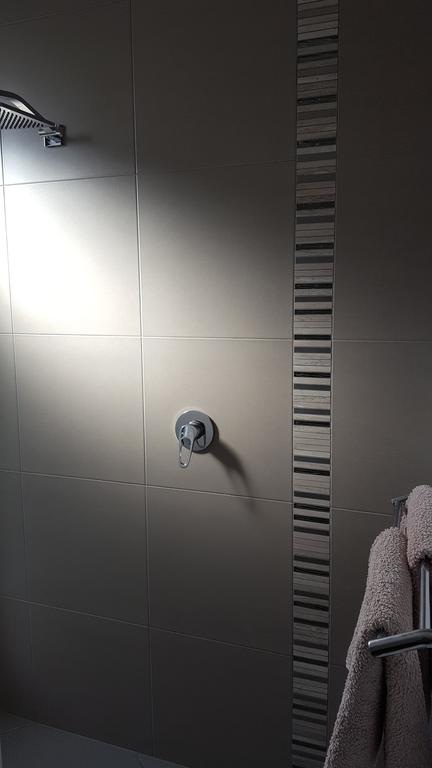 Brightwater Room For Rent On The Sunshine Coast - Yamba Accommodation 1