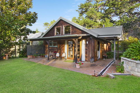 BROWNS COTTAGE - Yamba Accommodation 0