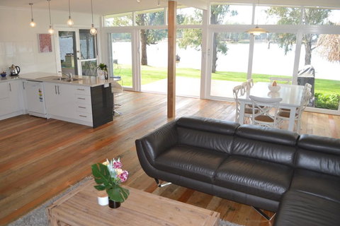 Bundalong Waterfront- 28 Graham Ave, Bundalong - Yamba Accommodation 2