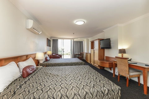 Burnett Riverside Hotel - Yamba Accommodation 3