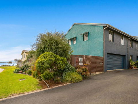 By The Shore - Yamba Accommodation 0