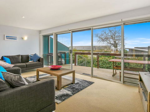 By The Shore - Yamba Accommodation 1
