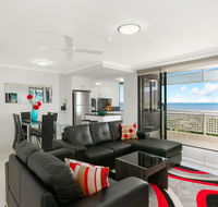 Cairns Luxury Seafront Apartment - Yamba Accommodation