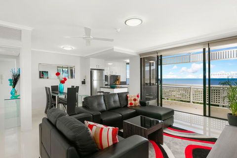 Cairns Luxury Seafront Apartment - Yamba Accommodation 0