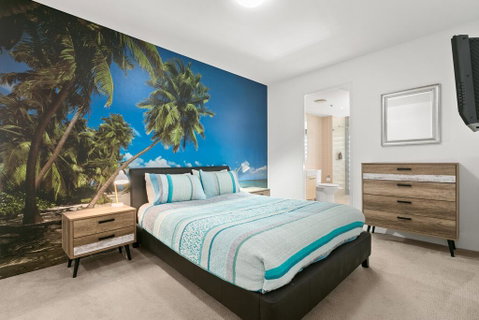 Cairns Waterfront - Harbourlights - Yamba Accommodation 2