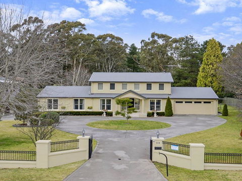 Camelot - Superbly Proportioned And Ideally Located - Yamba Accommodation 0