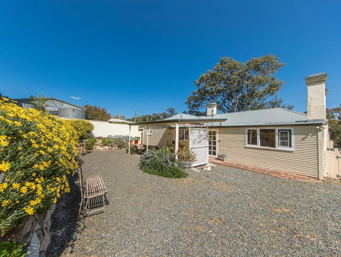 Captain Rodda's Cottage - Yamba Accommodation 1