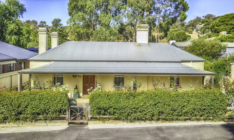 Captain Rodda's Cottage - Yamba Accommodation 0