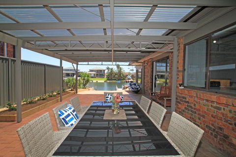 Carefree On Cormorant - Yamba Accommodation 0