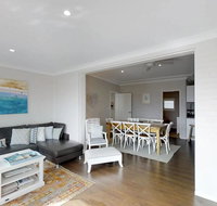 Casa Sorella - beachfront family home - Yamba Accommodation