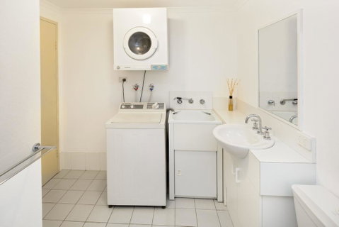 Cascades 3 Well Appointed And Central Location - Yamba Accommodation 1