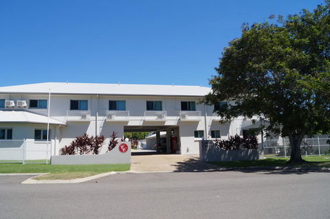 Castle Crest Motel - Yamba Accommodation 0