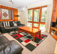 Cedar Holiday Units - Apartment 1 - Yamba Accommodation