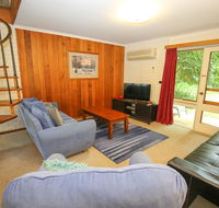 Cedar Holiday Units - Apartment 2 - Yamba Accommodation