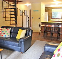 Cedar Holiday Units - Apartment 3 - Yamba Accommodation