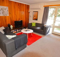 Cedar Holiday Units - Apartment 4 - Yamba Accommodation