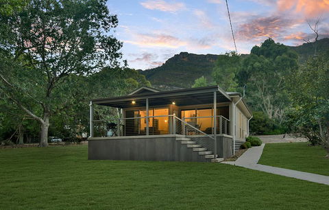Central Views Halls Gap - Yamba Accommodation 0