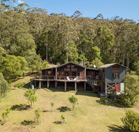 Chalet Beaumont - alluring appeal  stunning views - Yamba Accommodation