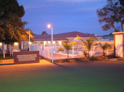 Charles Rasp Motor Inn & Cottages - Yamba Accommodation 0