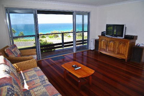 Charm Cottage, 58 Skyline Crescent - Yamba Accommodation 3