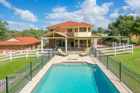 Charming Brisbane Acreage Pool - Yamba Accommodation 0
