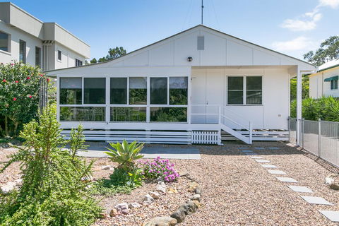 Charming Home By The Sea - Yamba Accommodation 1
