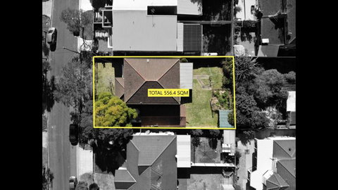 Charming Home In Sydney - Yamba Accommodation 3