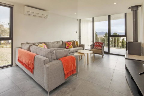 Chilam 'B' - Sophisticated Style With Views To The Lake & Mountains - Yamba Accommodation 2