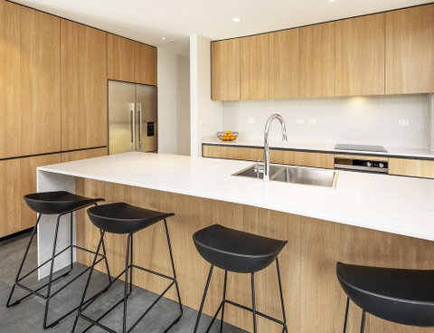 Chilam 'B' - Sophisticated Style With Views To The Lake & Mountains - Yamba Accommodation 3