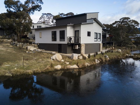 Chloe's Chalet - Yamba Accommodation 1