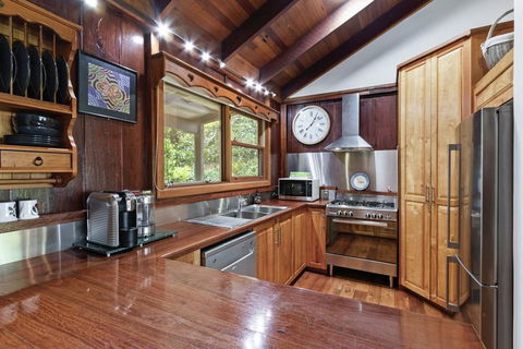 CHRISTOPHERS COTTAGE - Yamba Accommodation 3