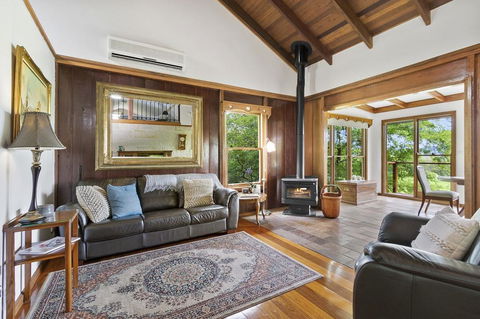 CHRISTOPHERS COTTAGE - Yamba Accommodation 1