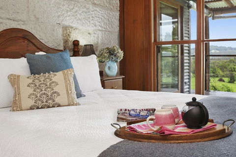 CHRISTOPHERS COTTAGE - Yamba Accommodation 0