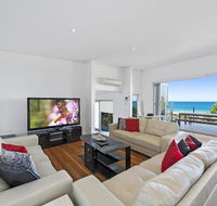 Cinque Terre Beach House - Yamba Accommodation