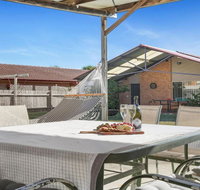 Cleveland Place - walk to beach and shops