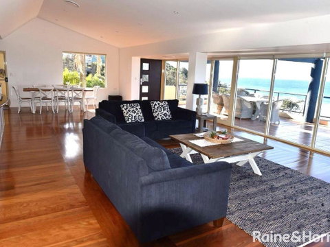 Cliff View - 62 Forresters Beach Road - Yamba Accommodation 1