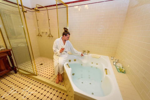 Cobb & Co Court Boutique Hotel - Yamba Accommodation 2