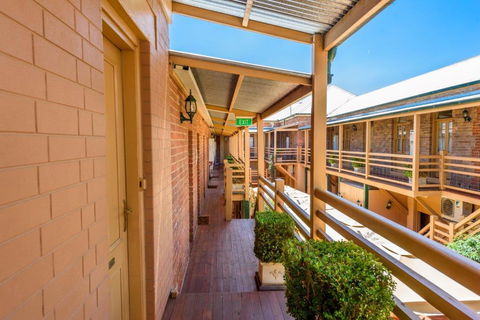 Cobb & Co Court Boutique Hotel - Yamba Accommodation 1