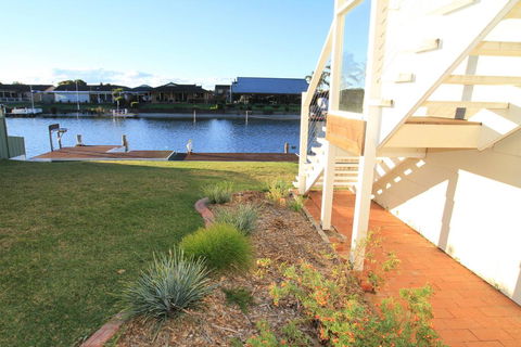 Cockatoo House - Yamba Accommodation 1