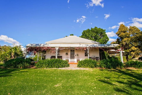 Cockfighters Ghost Vineyard Accommodation - Yamba Accommodation 1