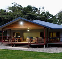 Coconut Beach House - Yamba Accommodation