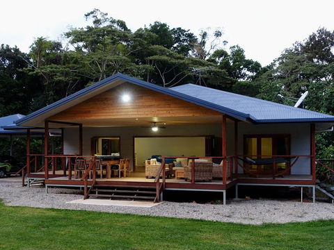 Coconut Beach House - Yamba Accommodation 0