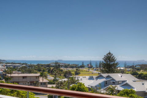 Coffs Jetty Beach House - Yamba Accommodation 0