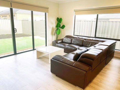 Comfortable 4BR 2Bath House Tarneit Melbourne - Yamba Accommodation 1