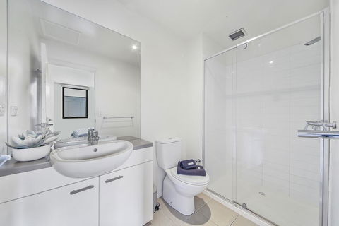 Comfy 2BR Suite Near Flemington Races, FREE Parking - Yamba Accommodation 3