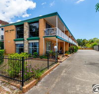 Comfy Ground Floor Unit opposite waterfront Welsby Pde Bongaree - Yamba Accommodation