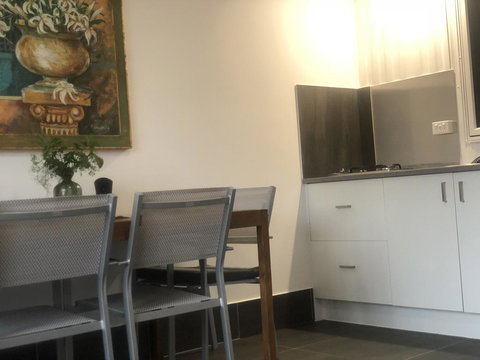 Coonawarra Cabins Unit A - Yamba Accommodation 3