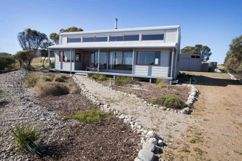 Coorong Aurora - Breathtaking Waterfront Escape - Yamba Accommodation 2